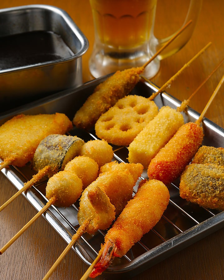 素材にとことんこだわった揚げたての串カツ10種盛り♪