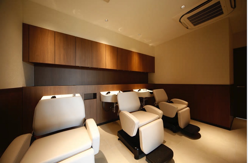 リラックス出来るシャンプーブース完備