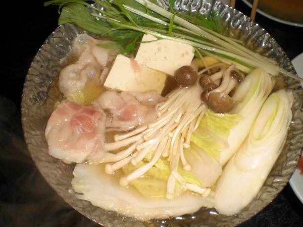 「六白黒豚の一人しゃぶ鍋」。うれしいメニューです。しかも味は本格的！