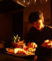 職人気質なイケメンオーナーが丁寧にお料理をつくってくれますよ♪