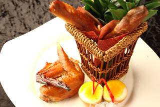 燻製3点盛り合わせ。くどさが全くない上品な燻製の味をぜひ！1,380円。