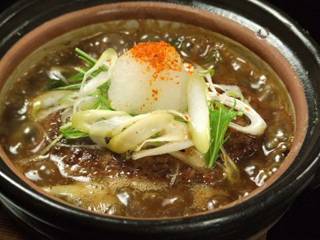 こだわりラム・ハンバーグの和風土鍋煮込み。これは本当に絶品！北海道に来たらやっぱりラム肉！880円。