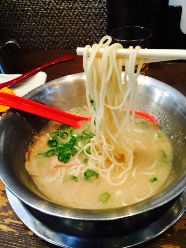 白とんこつラーメン