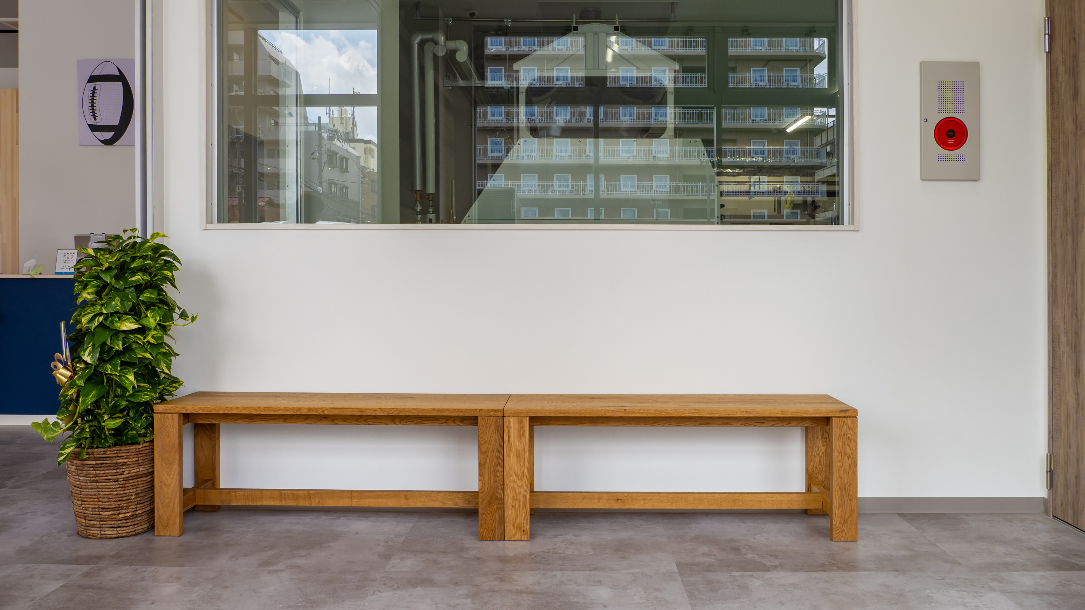 待合用のベンチ